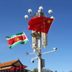 China’s schuldval verstikt Suriname: Economische crisis en onbuigzaamheid van Beijing bedreigen nationale stabiliteit