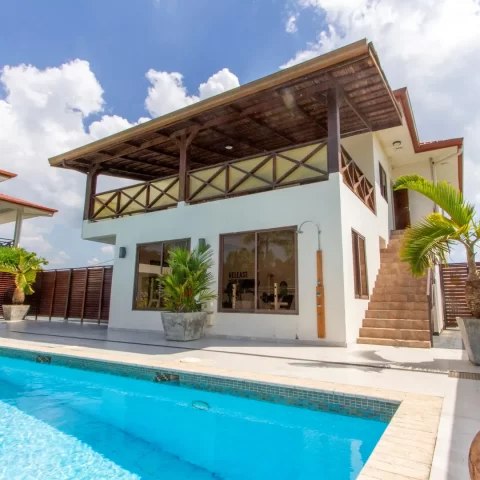 https://localcontentsuriname.com/wp-content/uploads/2023/12/Vakantiewoning-te-huur-in-Commewijne-Tropenvilla-Luxe-Appartementen-Surgoed-Happy-Home-Verhuurbeheer-Vakantie-in-Suriname-2.webp
