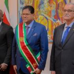 VS-Ambassadeur Beklemtoont Hechte Samenwerking Tussen Suriname en de VS met Nesty en Newmont