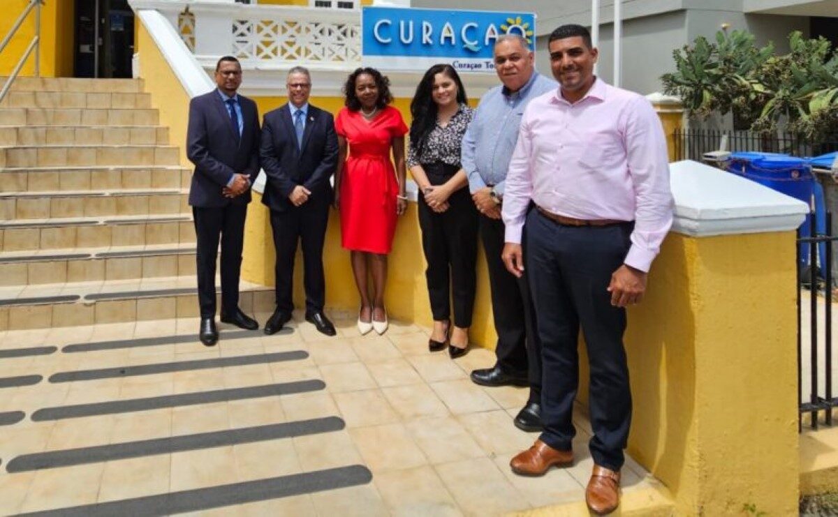 Curaçao moet zijn band met de regio herstellen