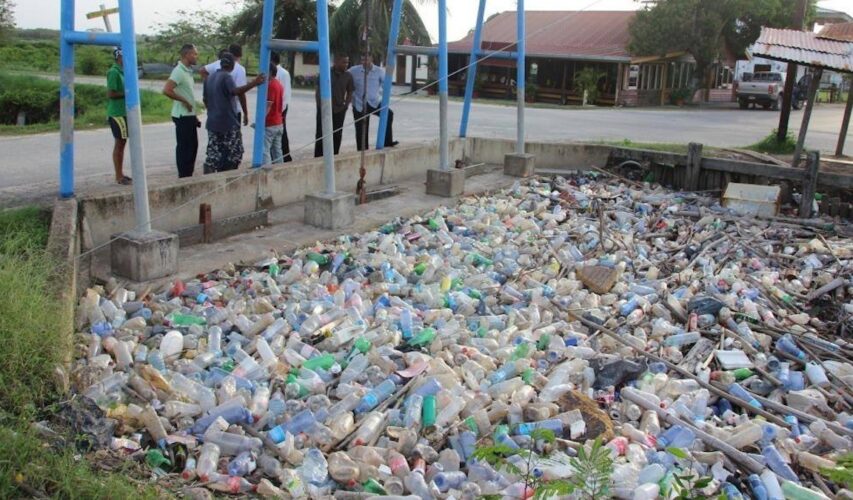 Aanpak van Plastic Afval: Suriname Zet In op Duurzame Oplossingen